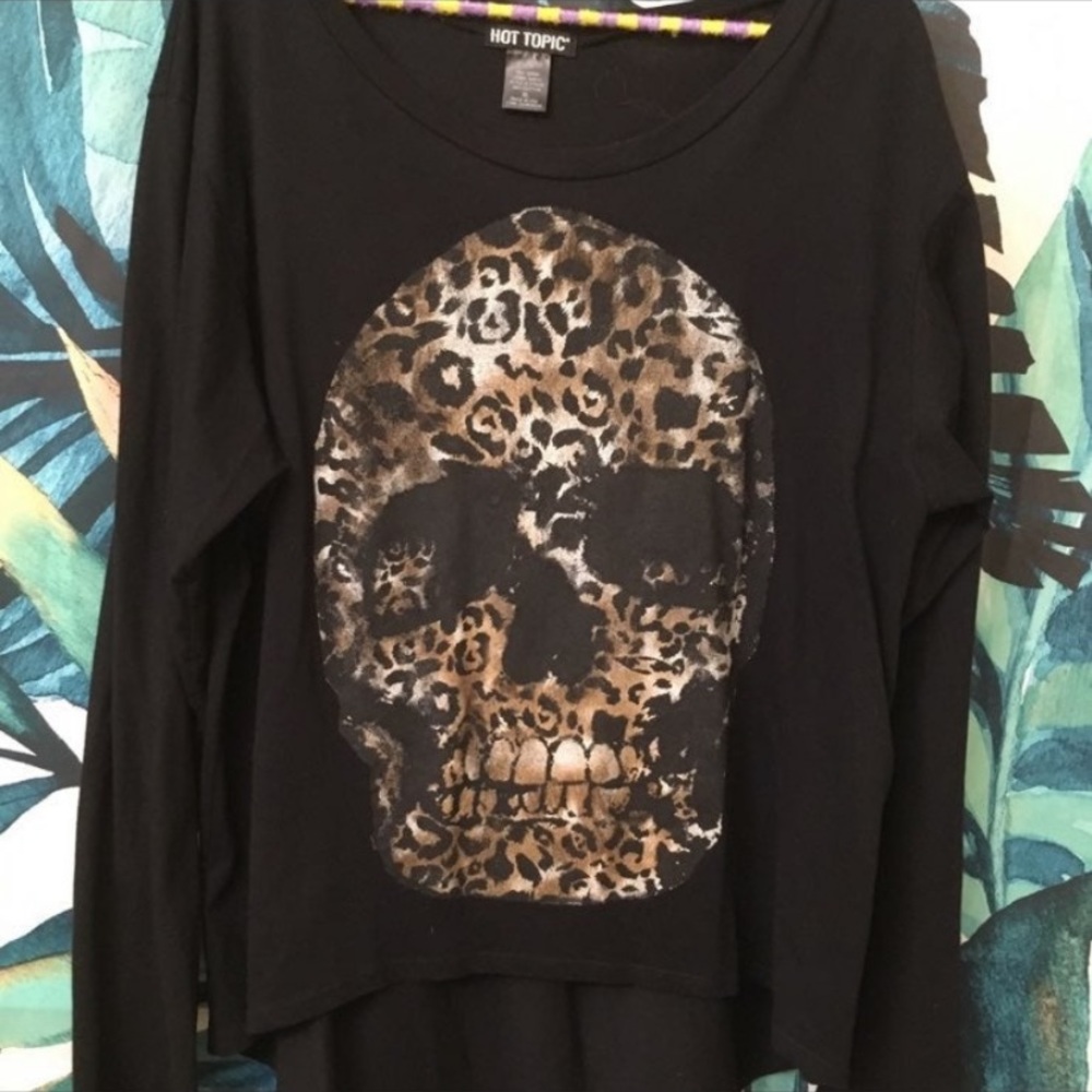 Hot topic top